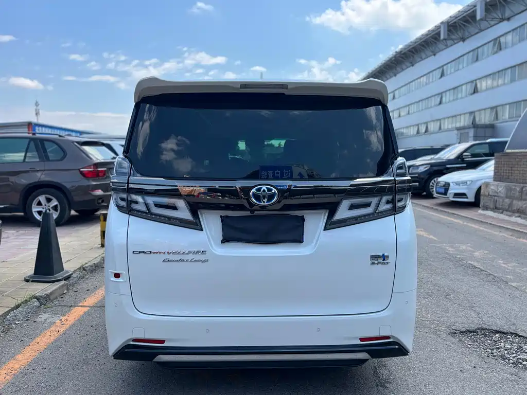Toyota Vellfire — фото 5