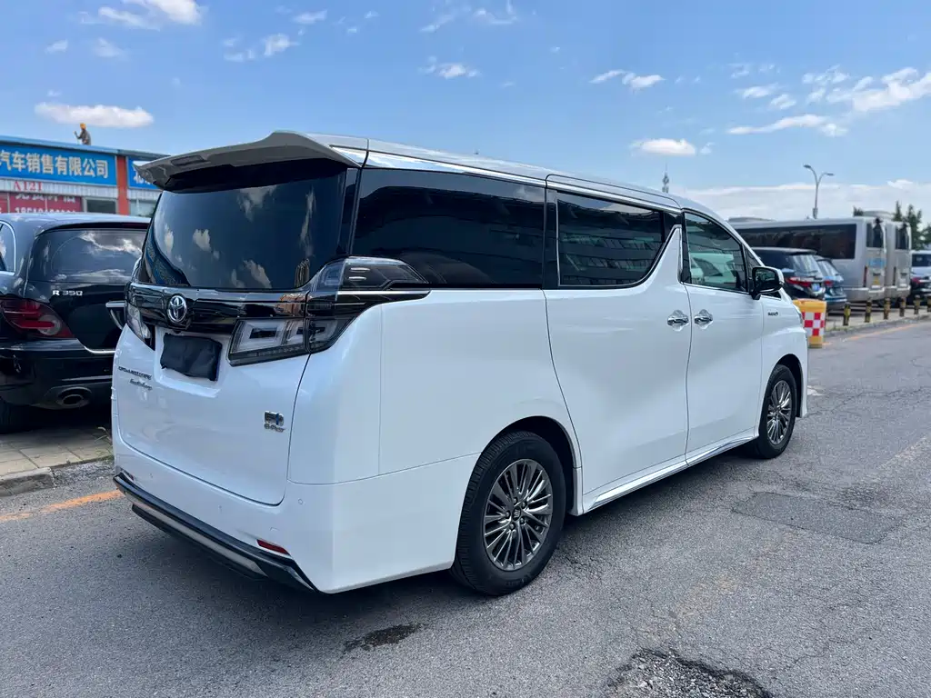 Toyota Vellfire — фото 6