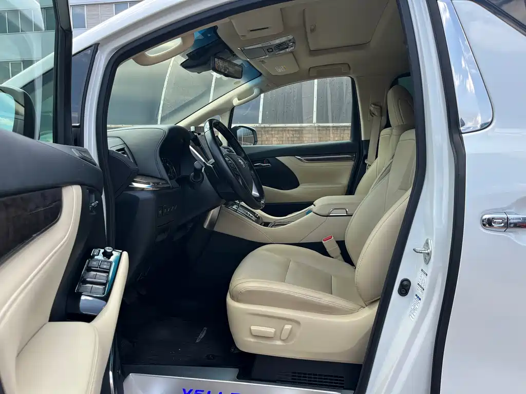 Toyota Vellfire — фото 8