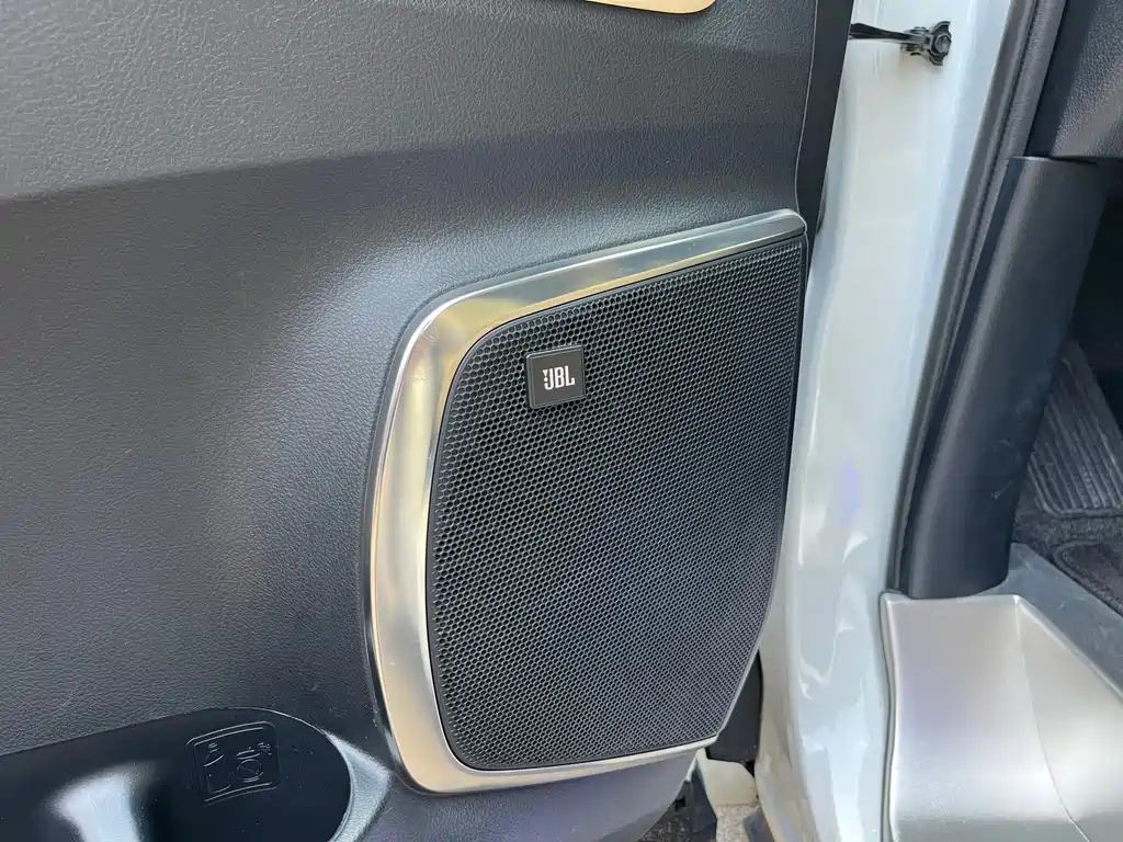 Toyota Vellfire — фото 10