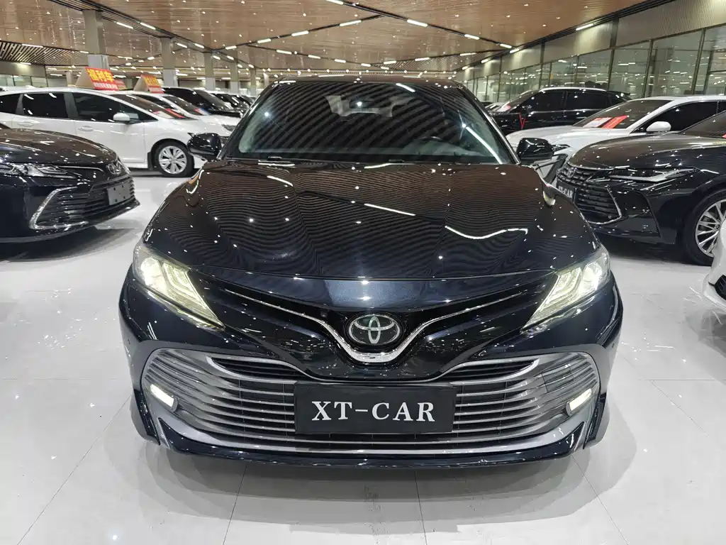 Toyota Camry — фото 2