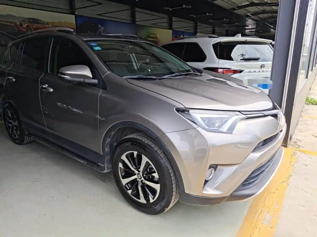 Toyota RAV4 — фото 4
