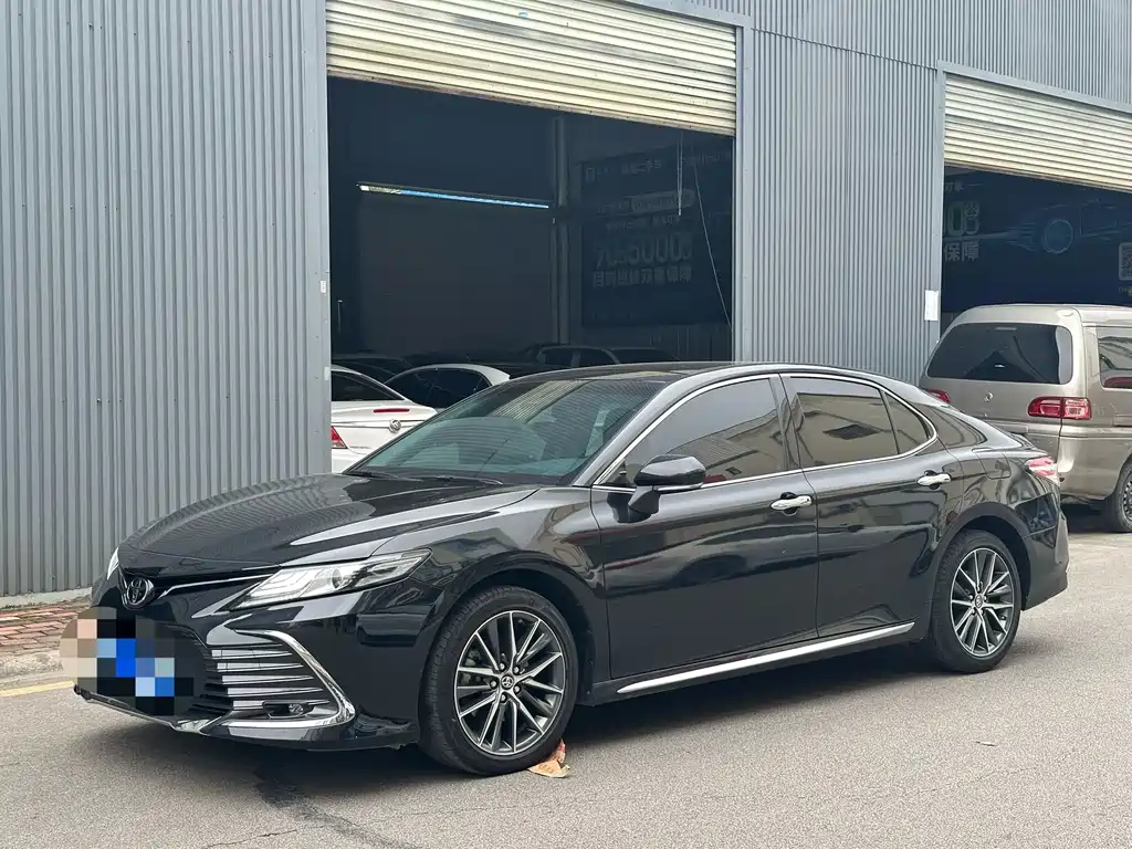 Toyota Camry — фото 3