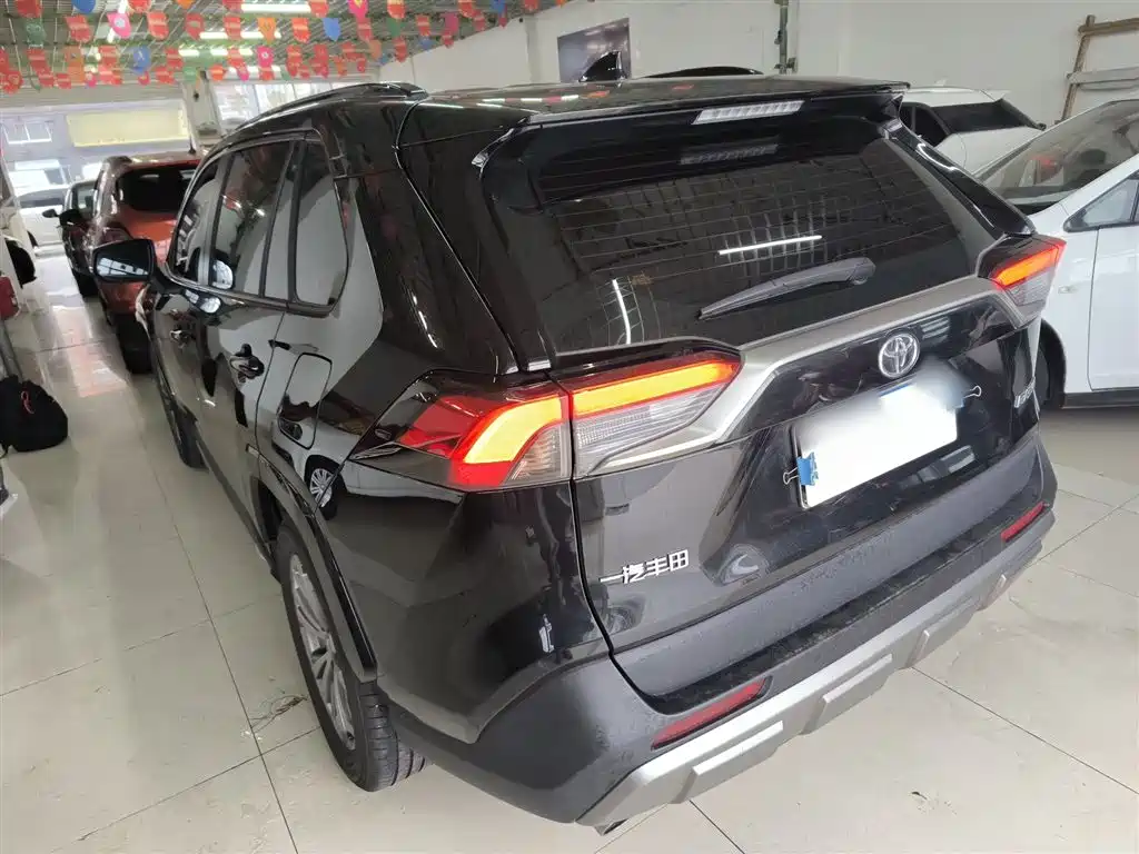 Toyota RAV4 — фото 23