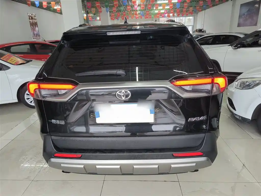 Toyota RAV4 — фото 4