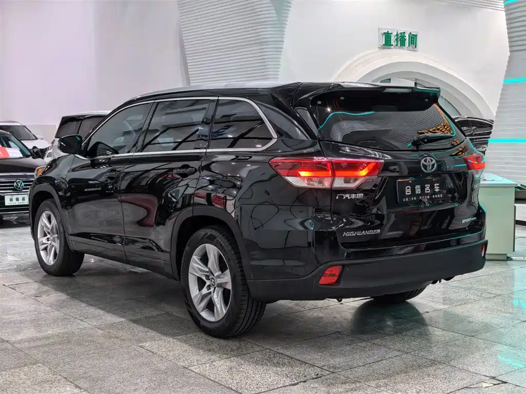 Toyota Highlander — фото 4
