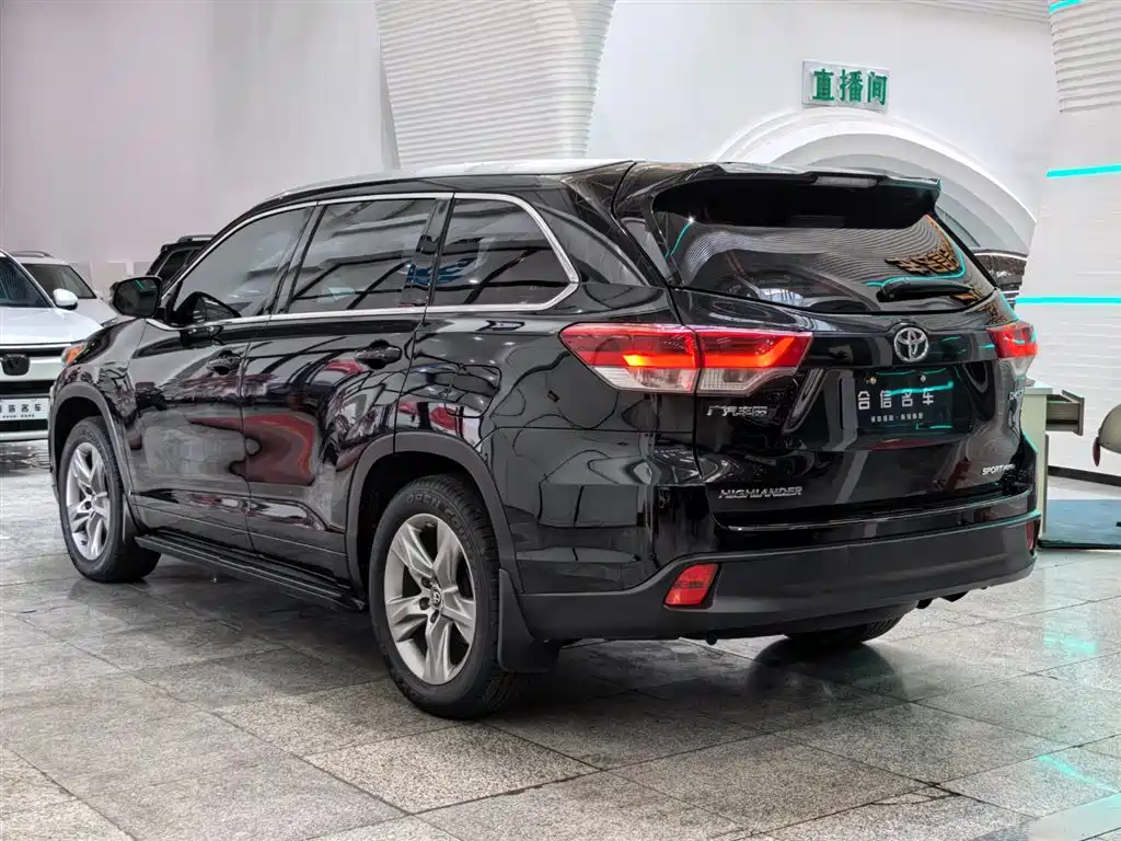Toyota Highlander — фото 4