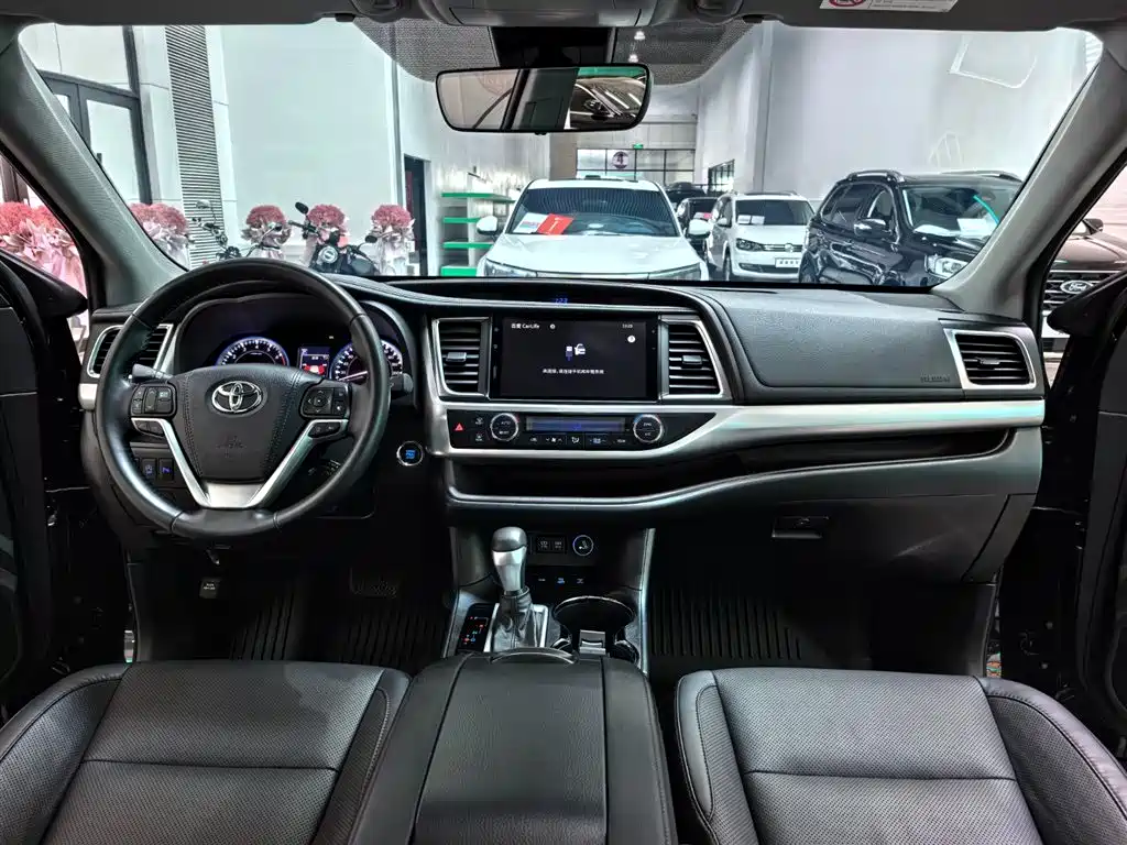 Toyota Highlander — фото 9