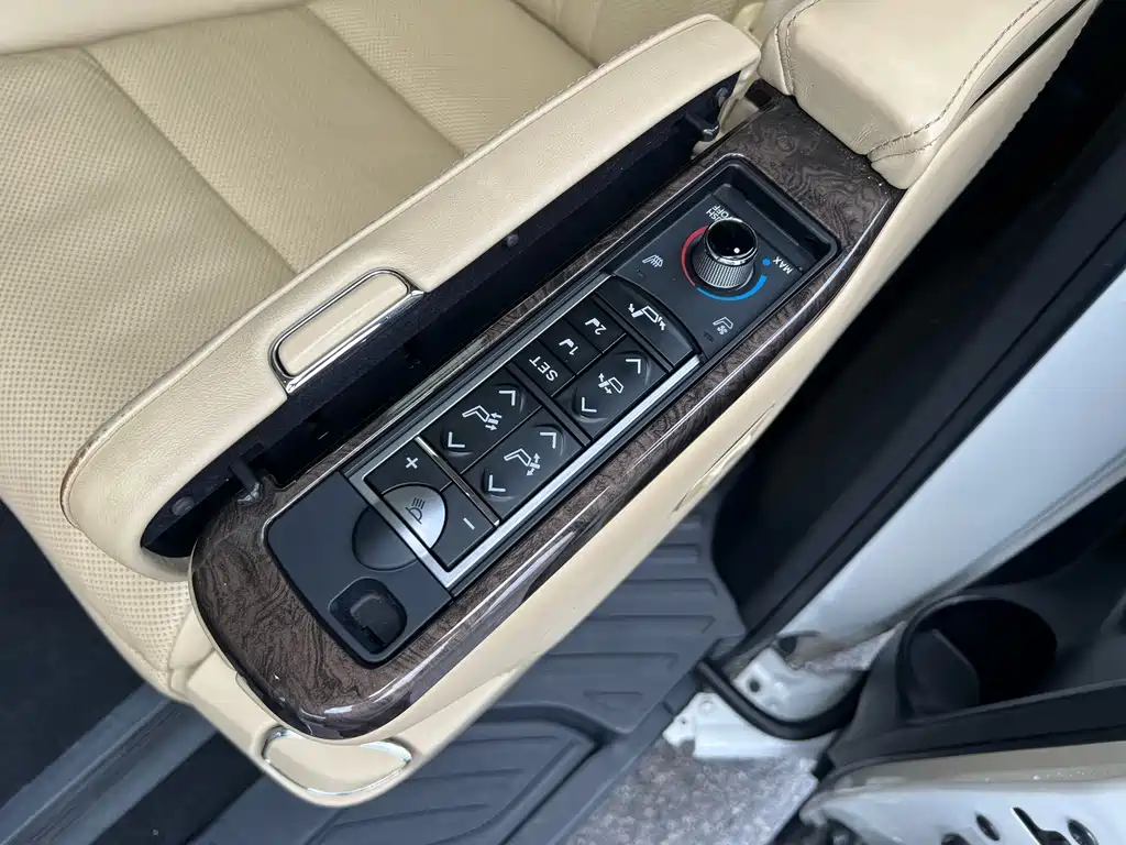Toyota Alphard — фото 4