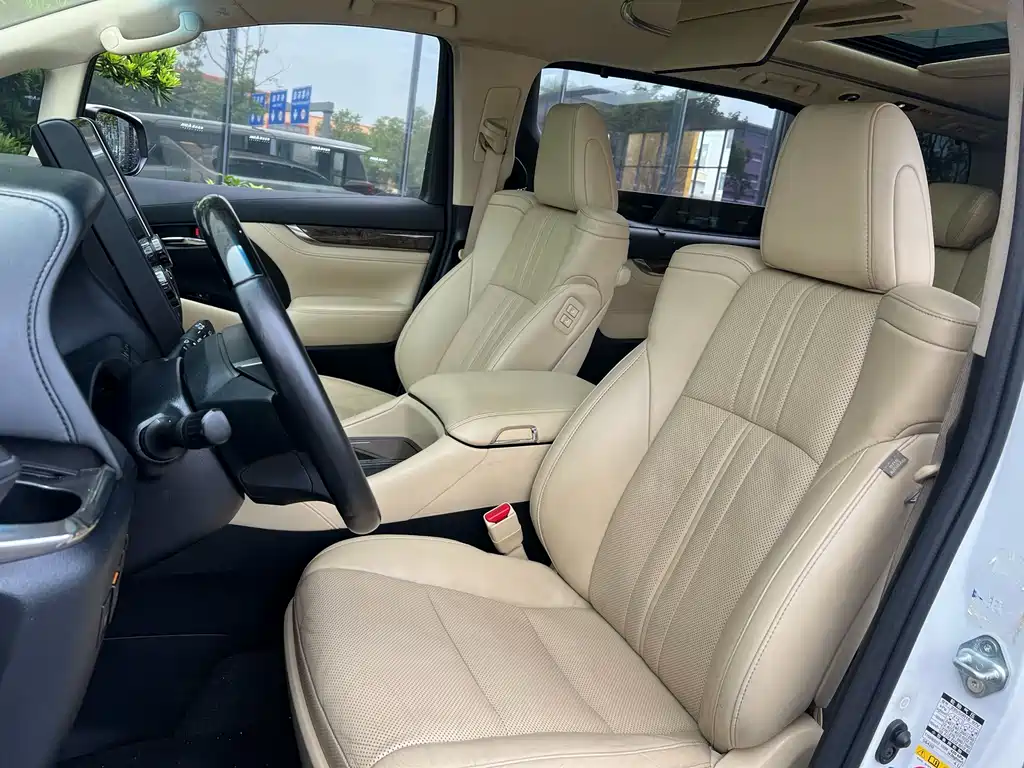 Toyota Alphard — фото 7