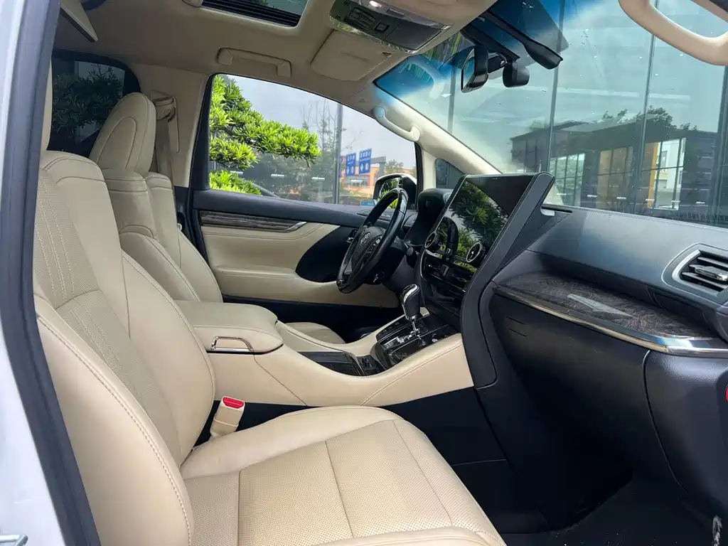 Toyota Alphard — фото 8