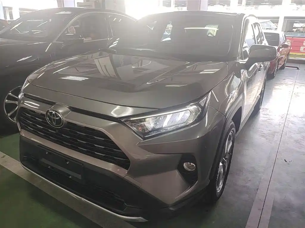 Toyota RAV4 — фото 2