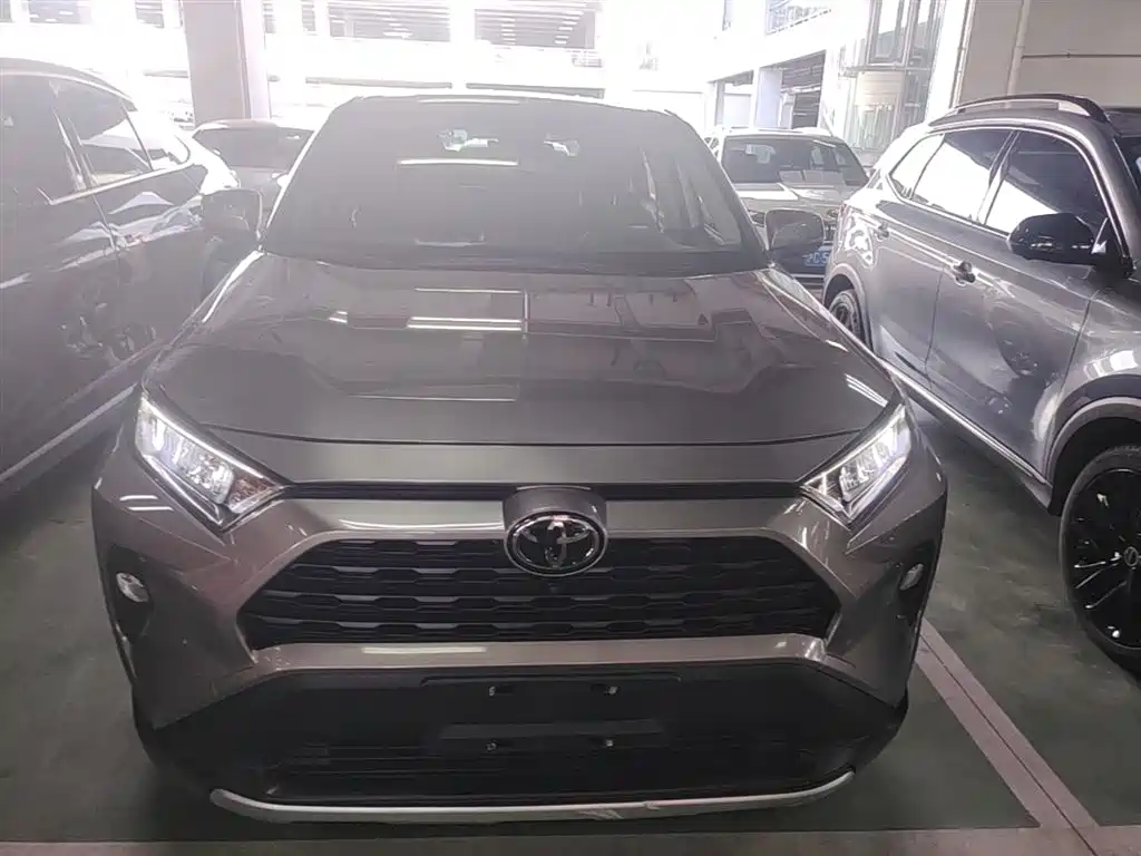 Toyota RAV4 — фото 3