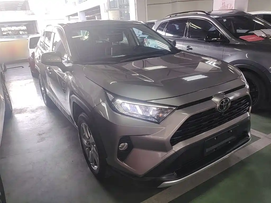 Toyota RAV4 — фото 4