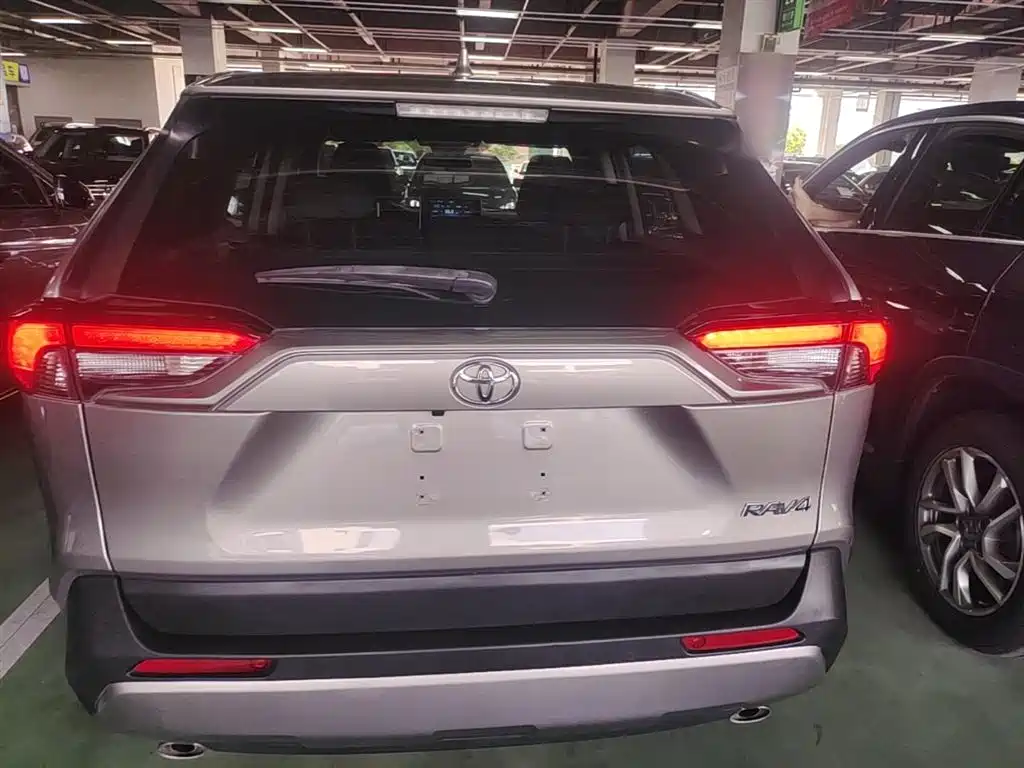 Toyota RAV4 — фото 6