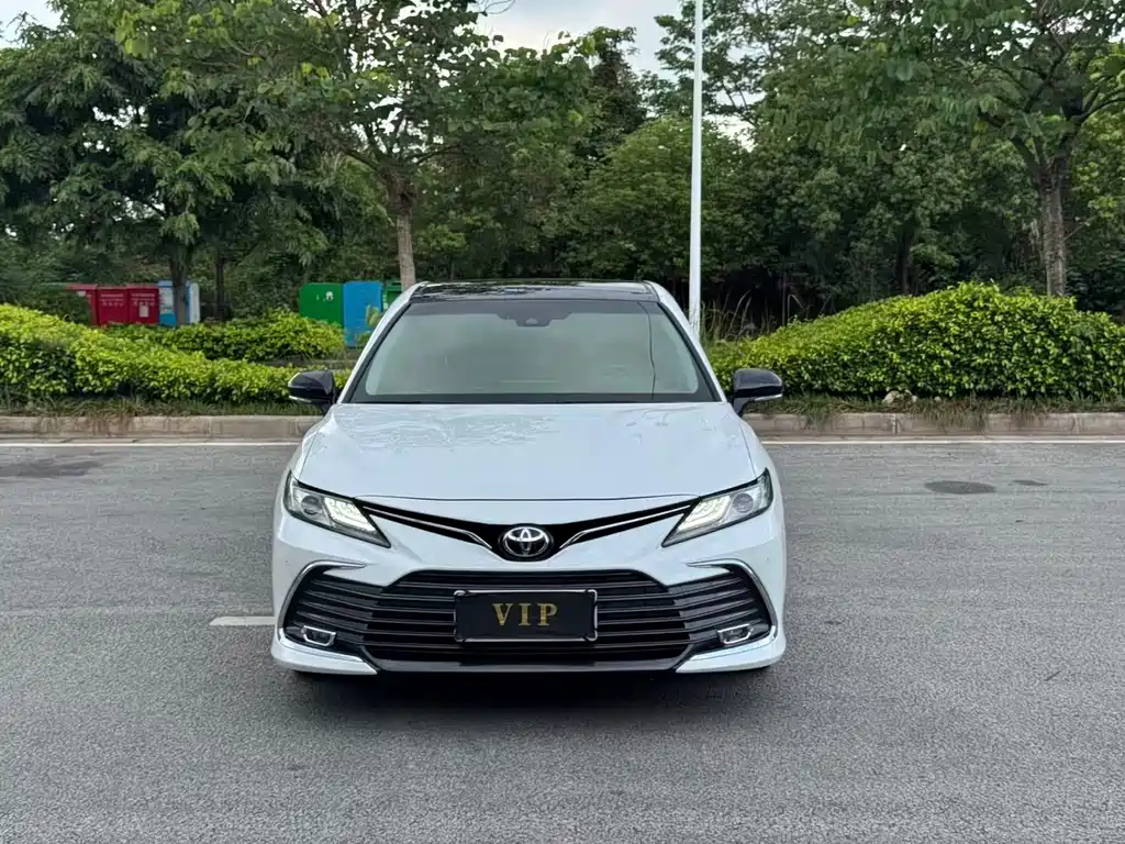 Toyota Camry — фото 2