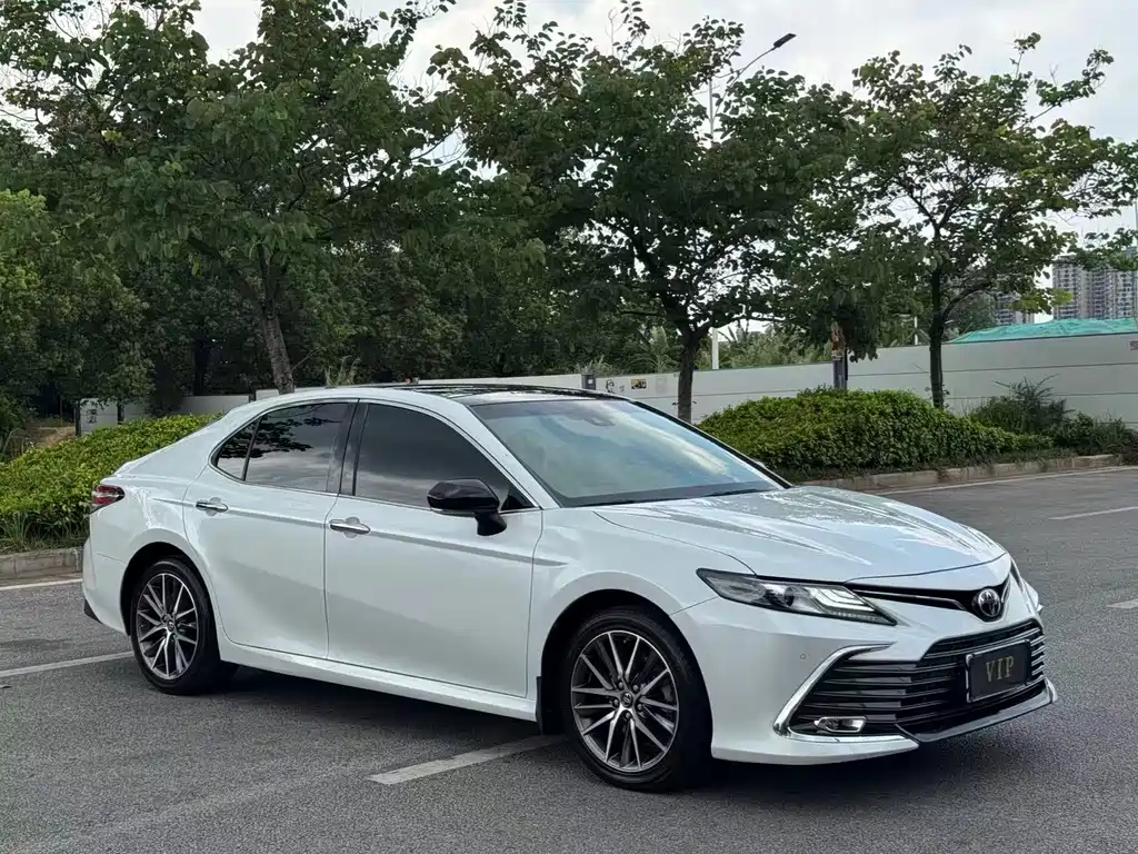 Toyota Camry — фото 3