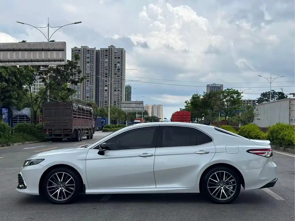 Toyota Camry — фото 7