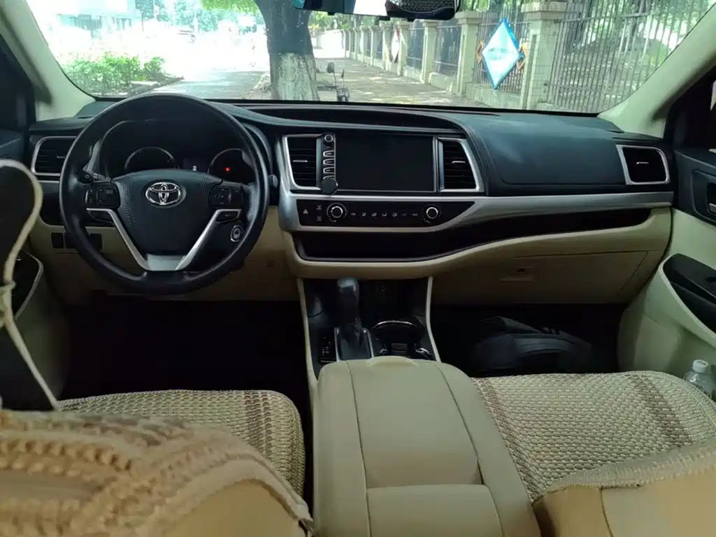 Toyota Highlander — фото 10