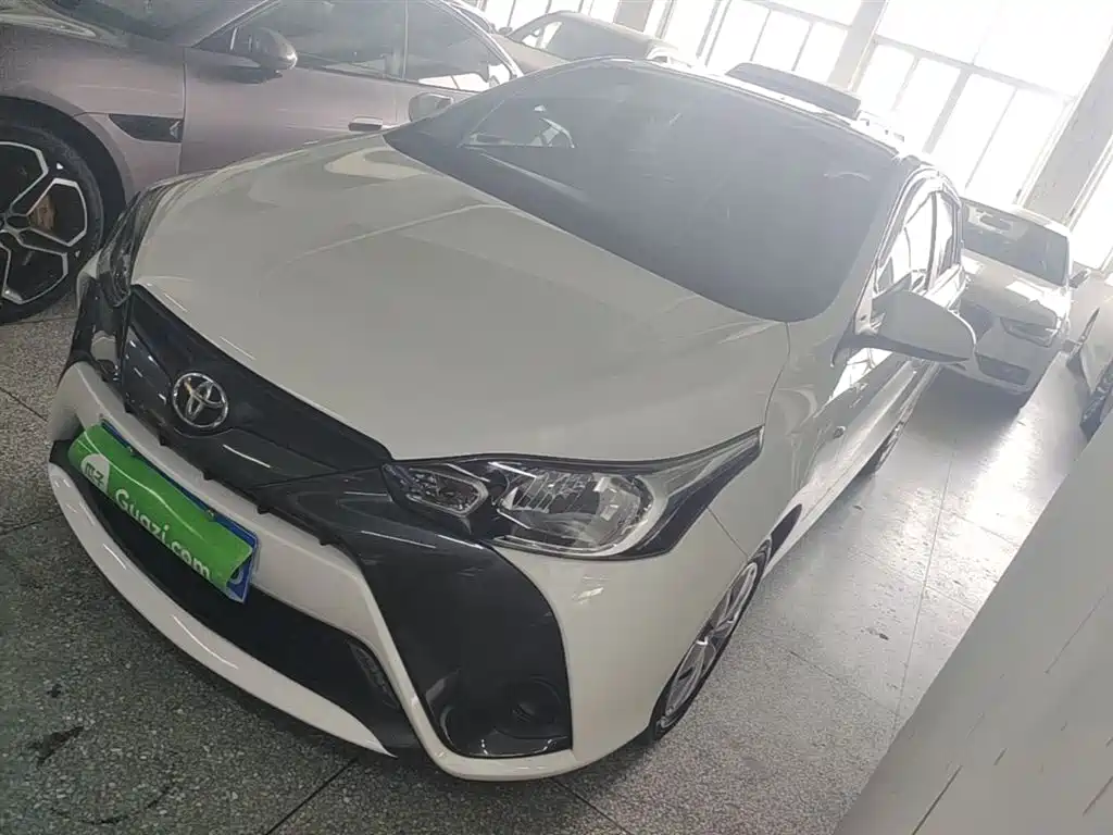 Toyota Yaris L — фото 2