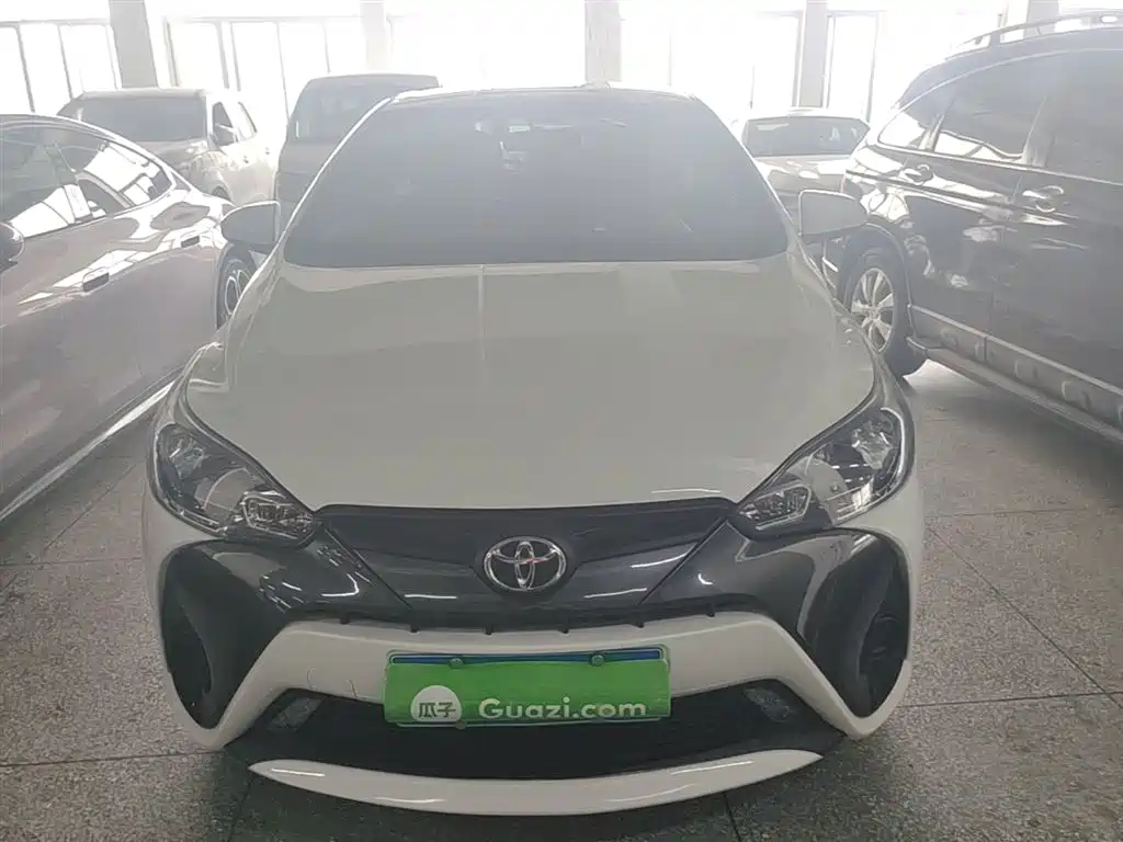 Toyota Yaris L — фото 3