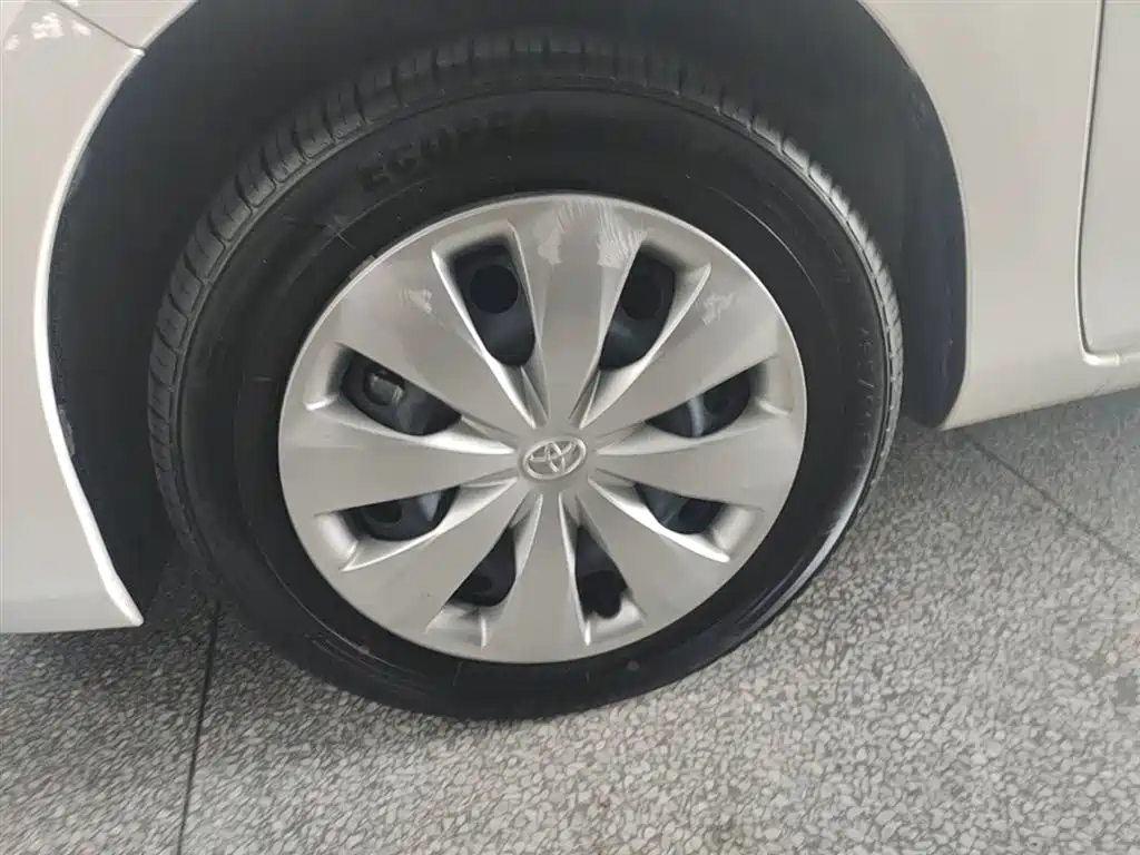 Toyota Yaris L — фото 23