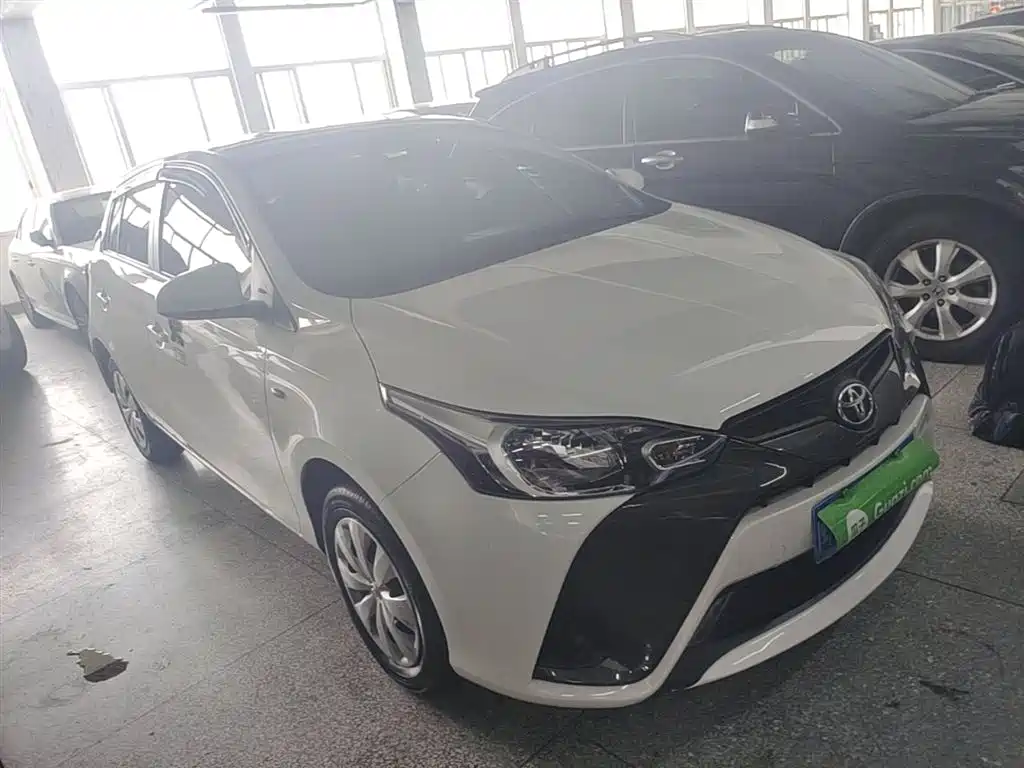 Toyota Yaris L — фото 4