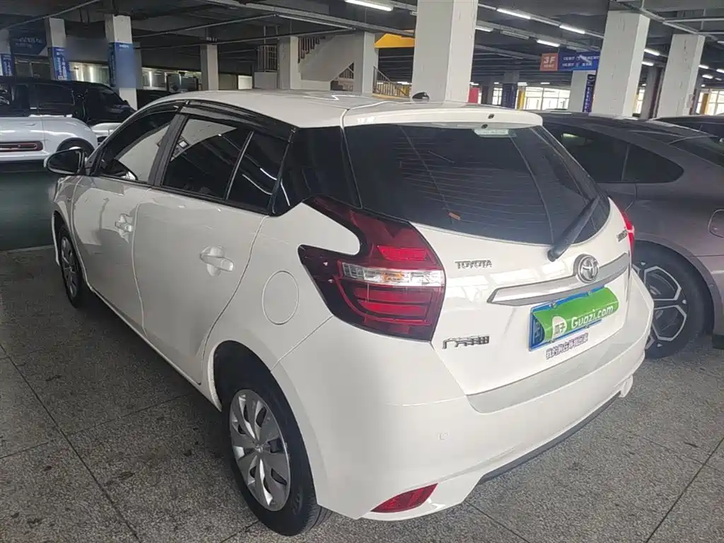 Toyota Yaris L — фото 5