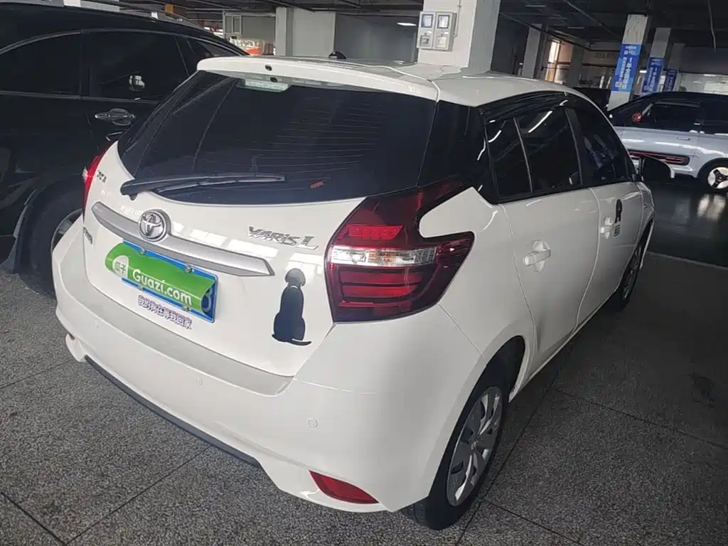 Toyota Yaris L — фото 7