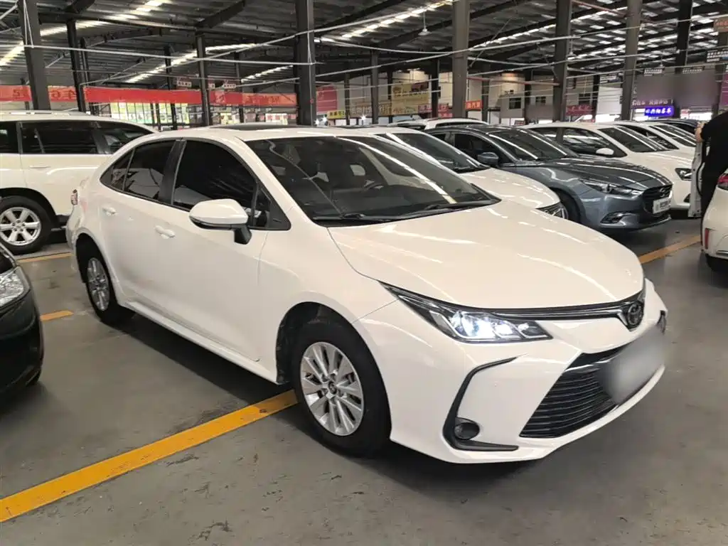 Toyota Corolla — фото 4