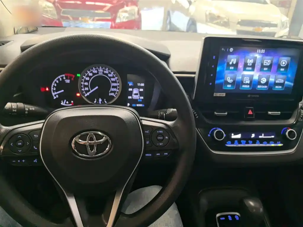 Toyota Corolla — фото 10