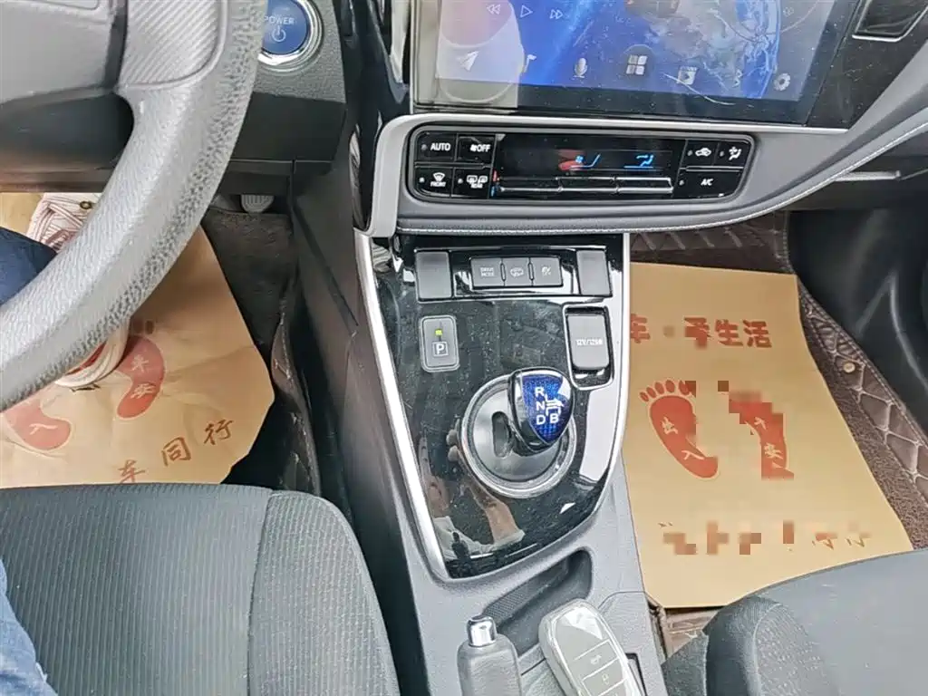 Toyota Corolla Hybrid — фото 13