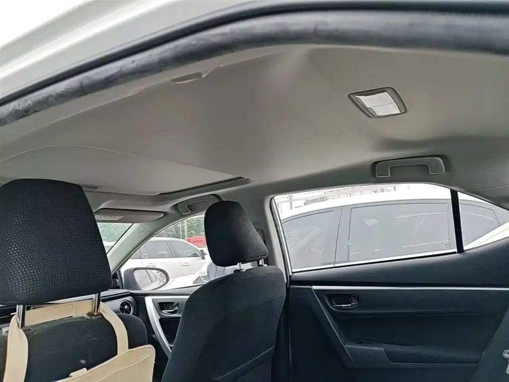 Toyota Corolla Hybrid — фото 17