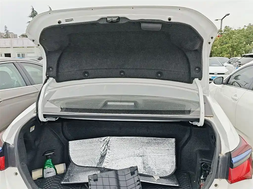 Toyota Corolla Hybrid — фото 18