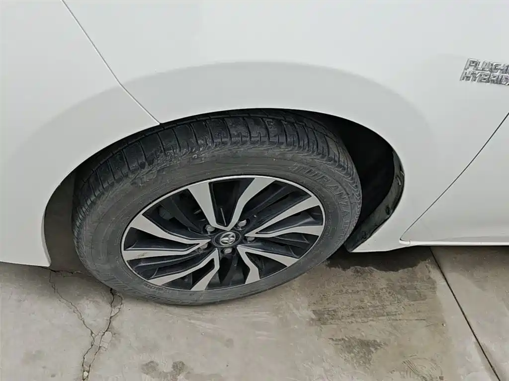 Toyota Corolla Hybrid — фото 22