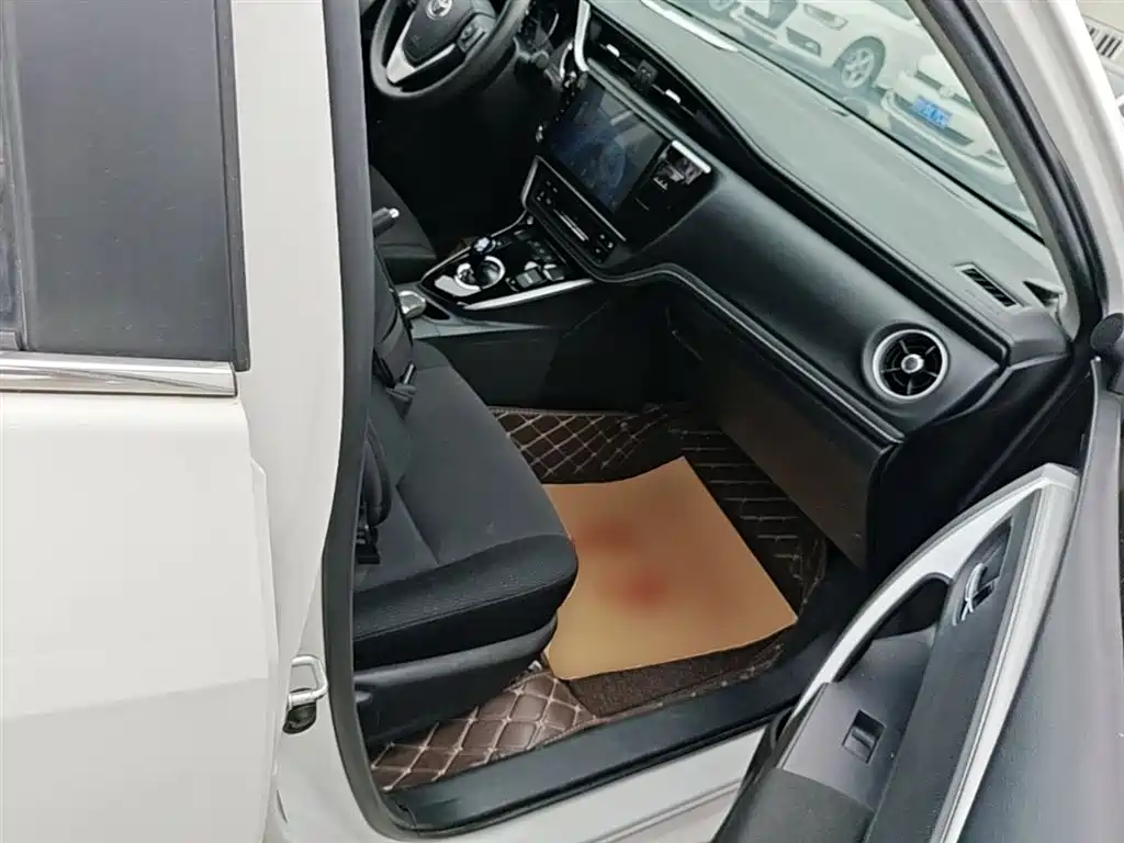 Toyota Corolla Hybrid — фото 24