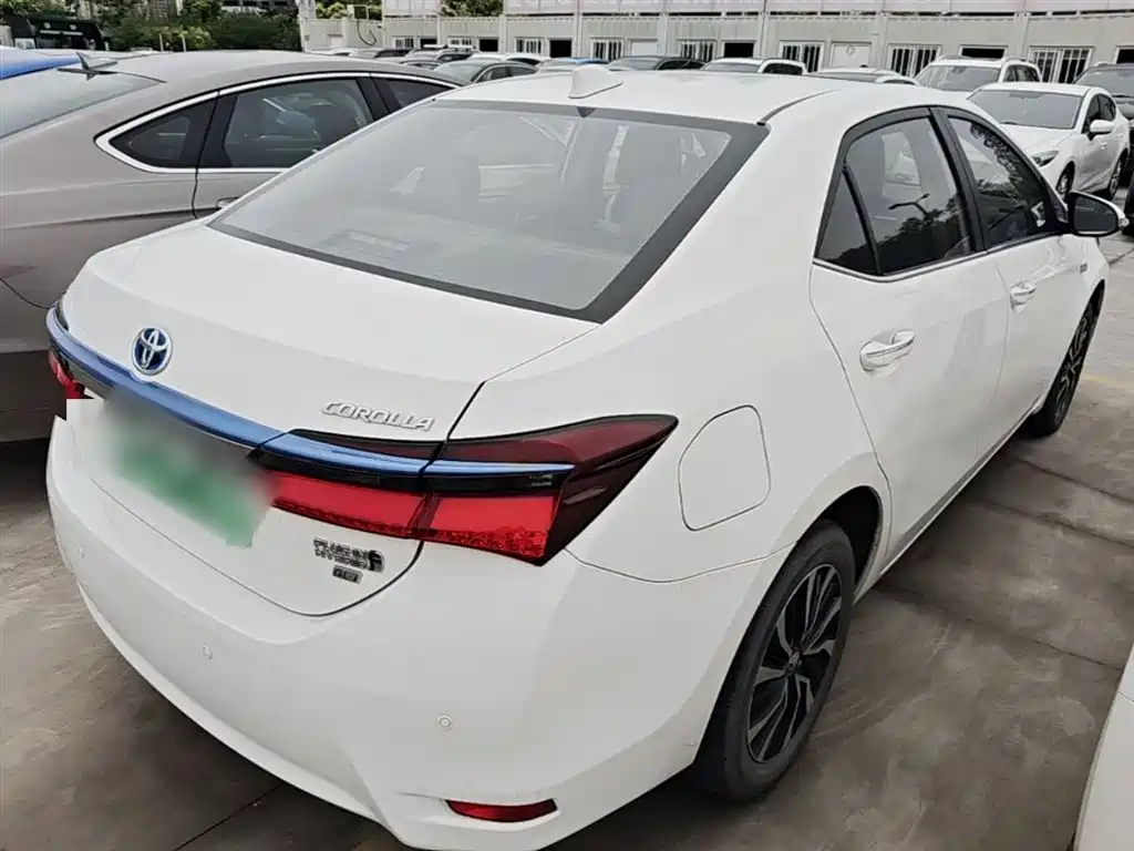 Toyota Corolla Hybrid — фото 7