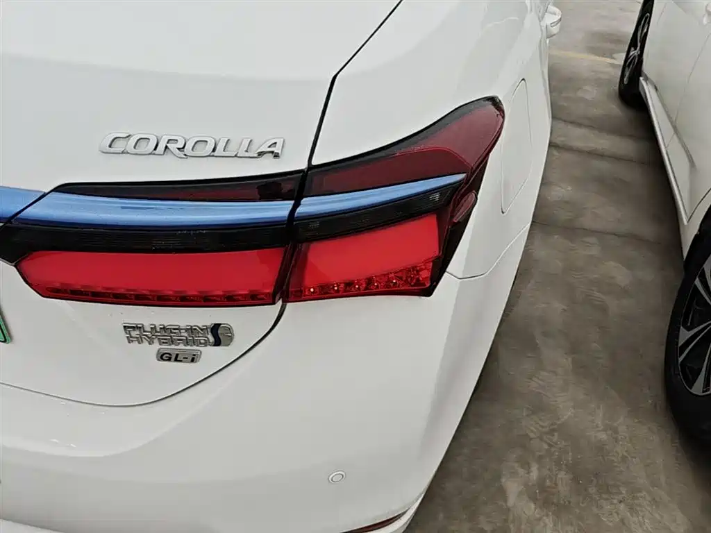 Toyota Corolla Hybrid — фото 8