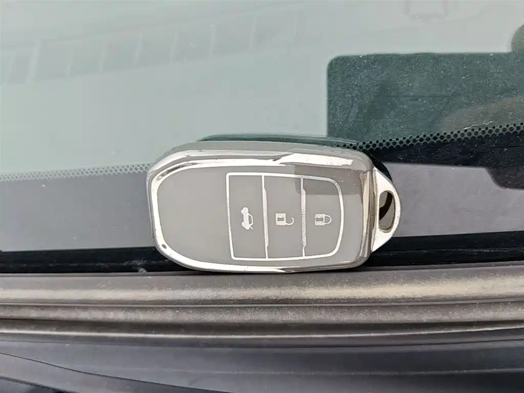 Toyota Corolla Hybrid — фото 9