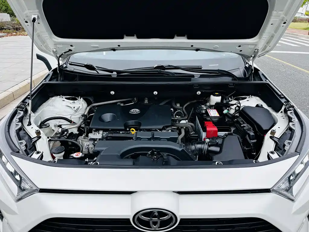 Toyota RAV4 — фото 17