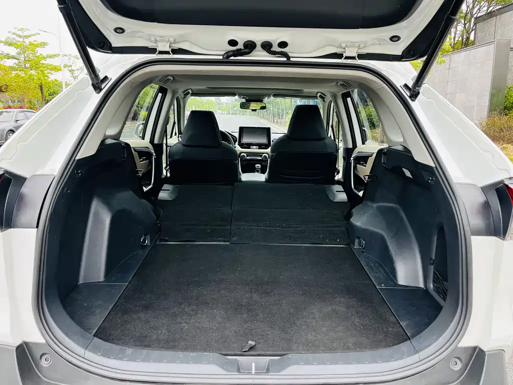 Toyota RAV4 — фото 19