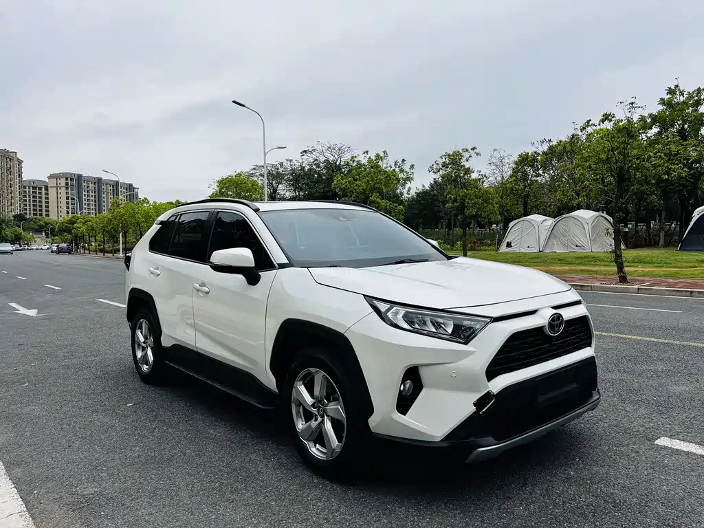 Toyota RAV4 — фото 23