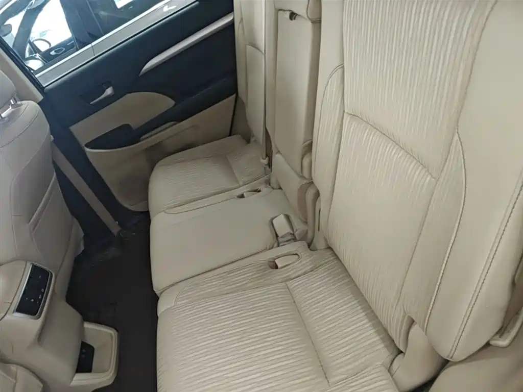 Toyota Highlander — фото 17