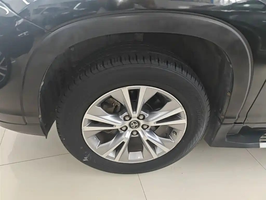 Toyota Highlander — фото 23