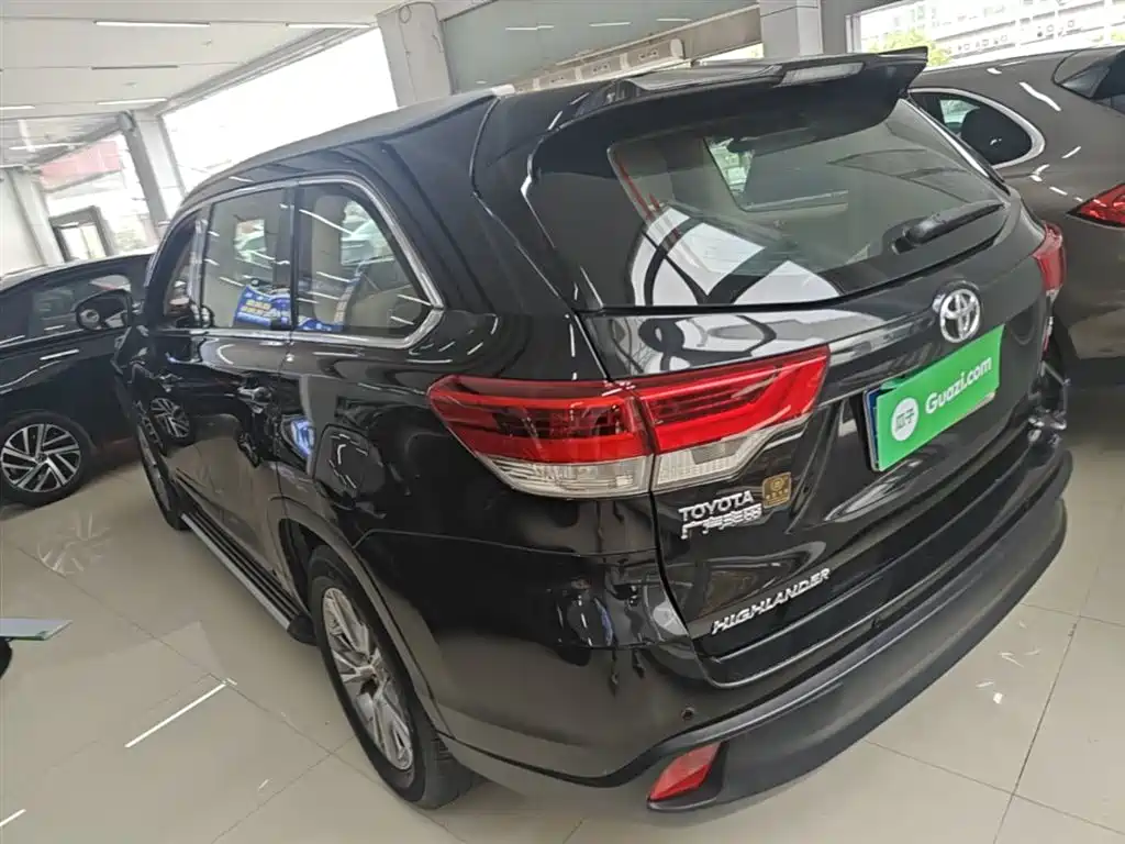 Toyota Highlander — фото 5