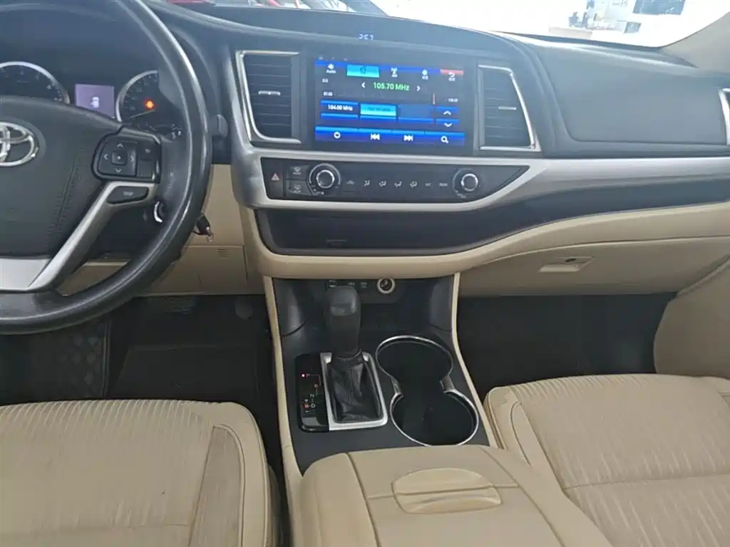 Toyota Highlander — фото 10