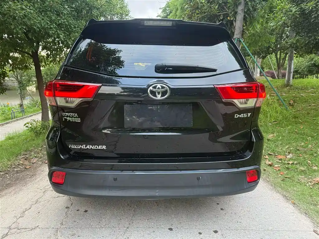 Toyota Highlander — фото 6
