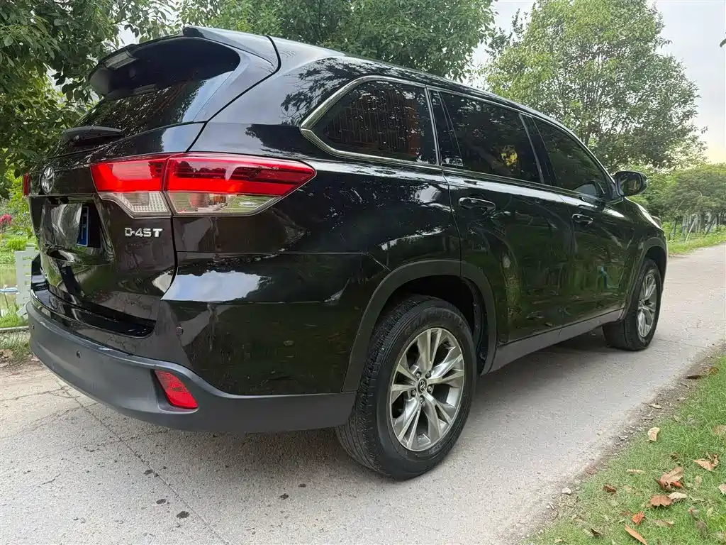 Toyota Highlander — фото 7