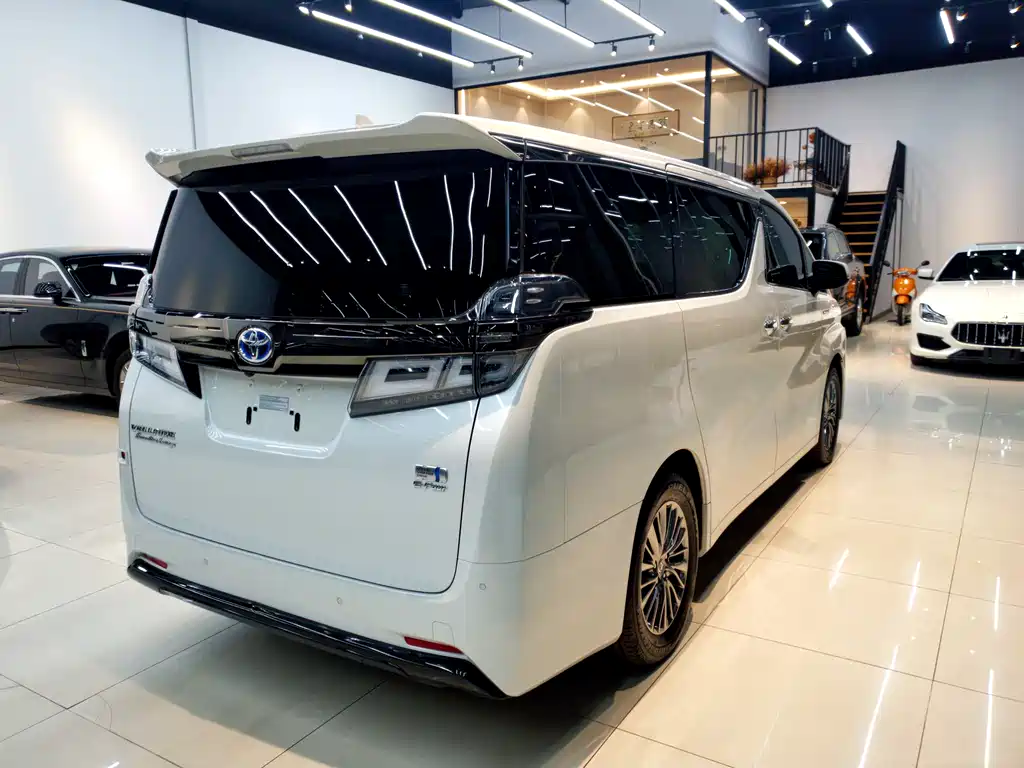 Toyota Vellfire — фото 6