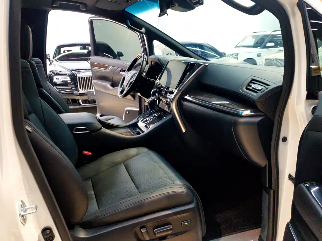 Toyota Vellfire — фото 7